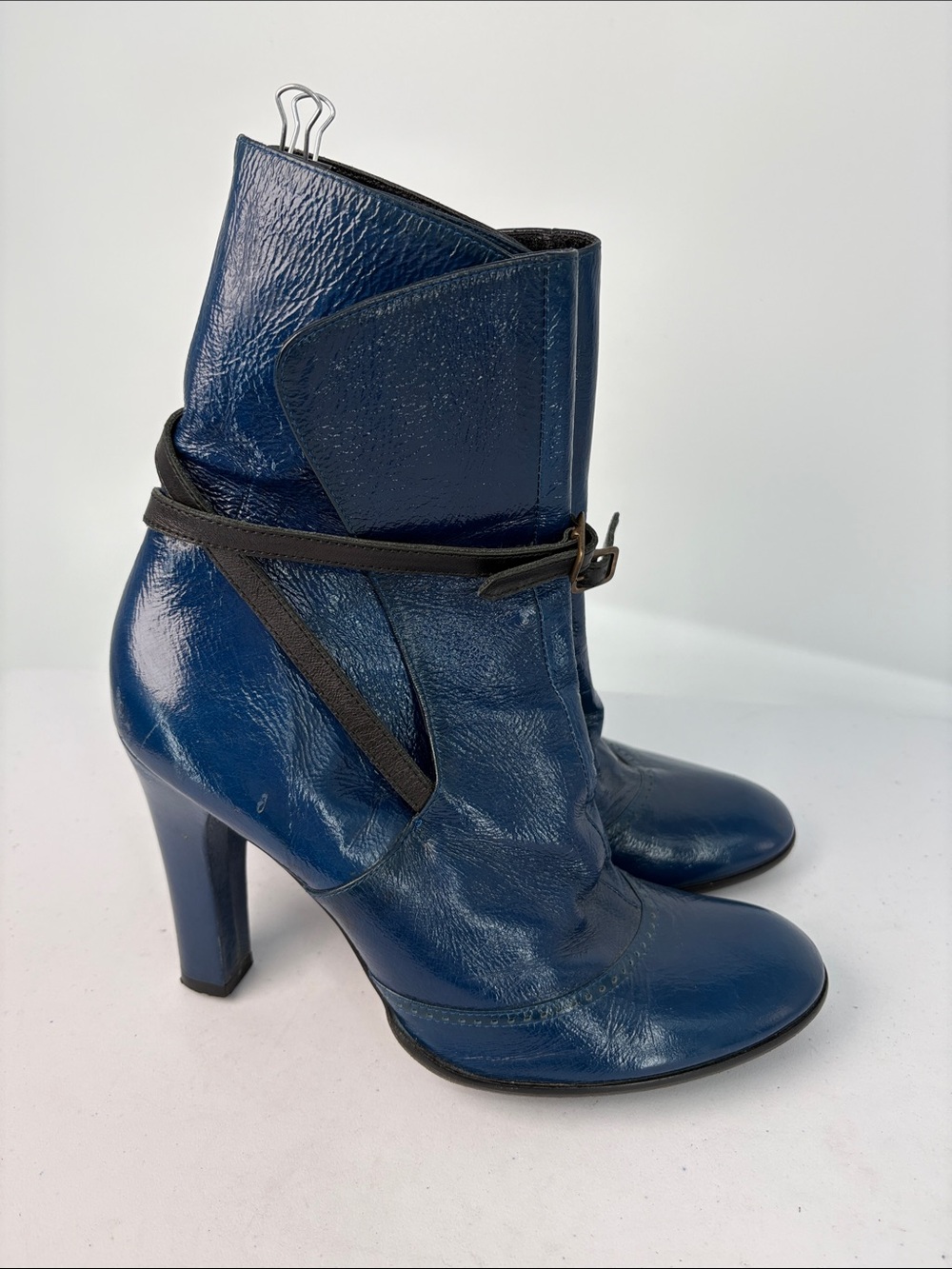 ✂️ Marc Jacobs blue shiny Leather High-Heel Ankle Boots with Black Strap - Picture 3 of 12